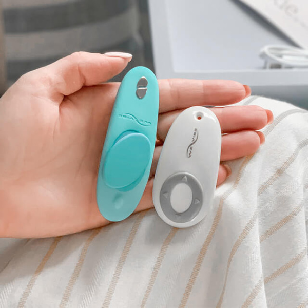 Вибратор для стимуляции клитора в трусики WE-VIBE Moxie мятный,силикон,8,5 см.